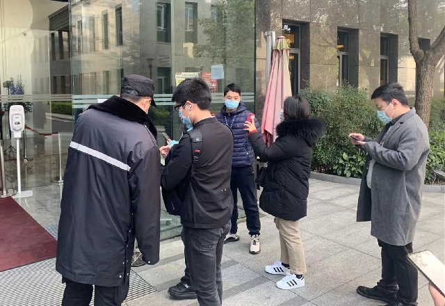 大樓門口檢查掃碼_副本.jpg